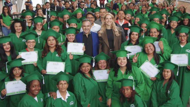 52_mujeres_se_graduan_como
